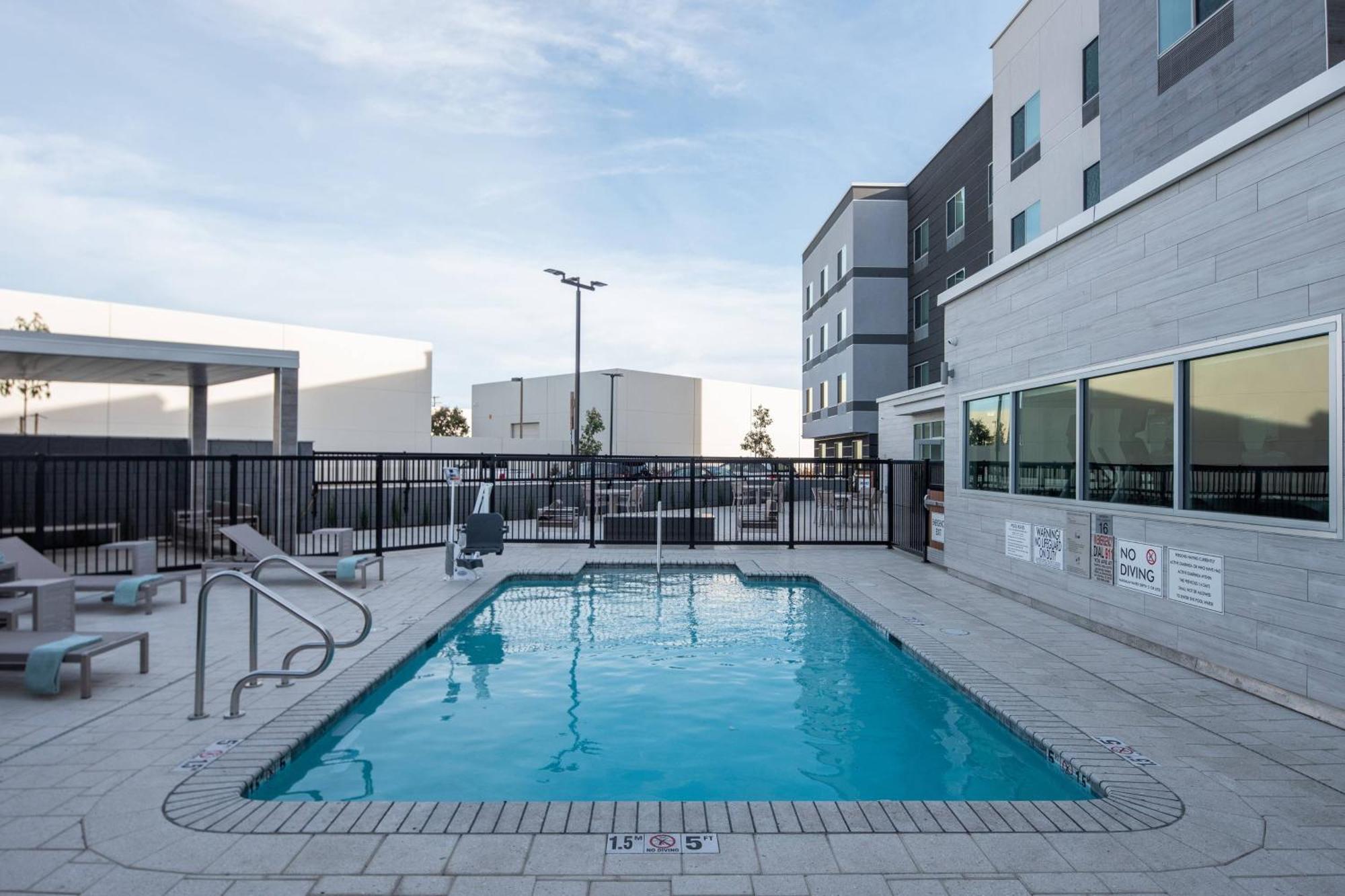 Fairfield By Marriott Inn & Suites Anaheim Лос-Аламитос Экстерьер фото